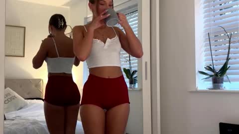 Snapshot of rosebella_ chatting on 02.27.26 Bella online show from 02.27.26