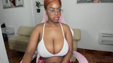 Snapshot of rosebig chatting on 09.18.25 RoseBig online show from 09.18.25