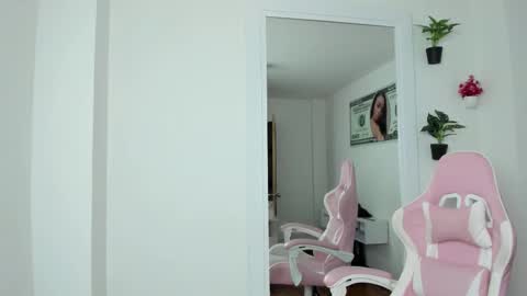 Snapshot of rosebig chatting on 10.20.25 RoseBig online show from 10.20.25