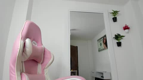 Snapshot of rosebig chatting on 10.25.25 RoseBig online show from 10.25.25