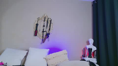 Snapshot of rosedelic chatting on 10.04.25 rosedelic online show from 10.04.25