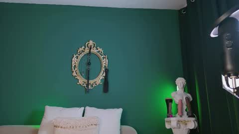 Snapshot of rosedelic chatting on 10.10.25 rosedelic online show from 10.10.25