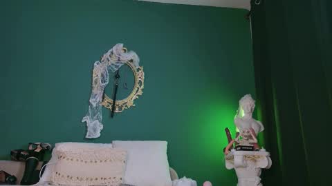 Snapshot of rosedelic chatting on 10.28.25 rosedelic online show from 10.28.25