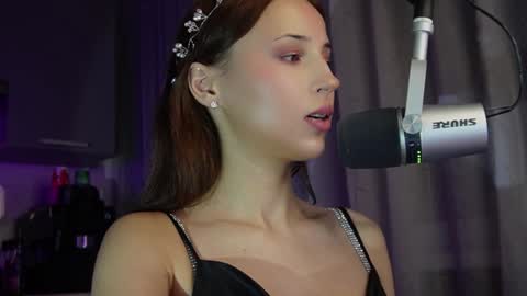 roseess_ online show from 01.18.25