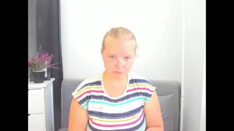 Snapshot of rosehypnotic chatting on 06.19.26 Rose online show from 06.19.26