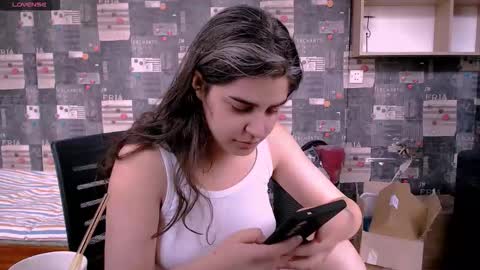 Snapshot of roselina_ chatting on 09.18.25 Rose online show from 09.18.25