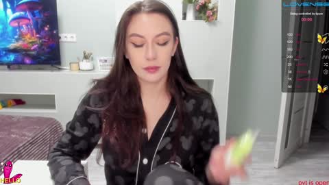 Snapshot of rosepage chatting on 12.29.24 Julia online show from 12.29.24