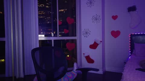 Snapshot of rosetaylorla chatting on 12.27.24 Rose Taylor online show from 12.27.24