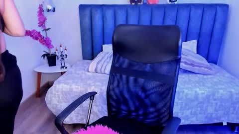 Snapshot of rosetaylorla chatting on 10.16.25 Rose Taylor online show from 10.16.25