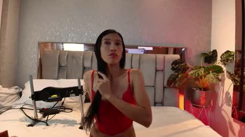 Snapshot of rosetemple chatting on 02.14.26 Rose online show from 02.14.26