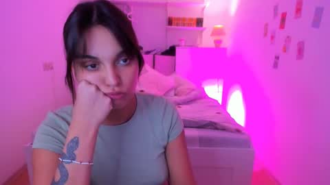 Snapshot of roshelle_xxx chatting on 02.22.25 Roshelle online show from 02.22.25