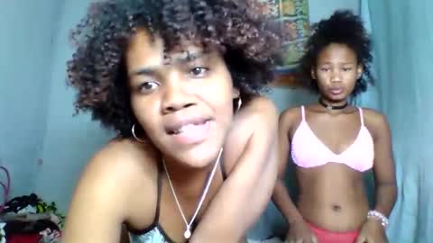 Snapshot of rosia22 chatting on 09.20.25 rosia22 online show from 09.20.25