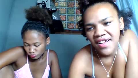 Snapshot of rosia22 chatting on 09.22.25 rosia22 online show from 09.22.25