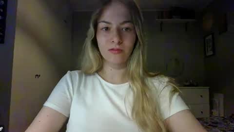 Snapshot of rosie_june chatting on 10.06.25 Rosie online show from 10.06.25