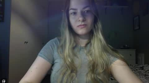 Snapshot of rosie_june chatting on 11.12.25 Rosie online show from 11.12.25