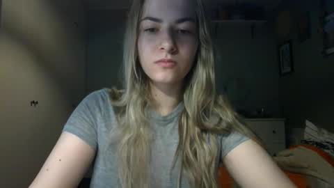 Snapshot of rosie_june chatting on 12.19.25 Rosie online show from 12.19.25