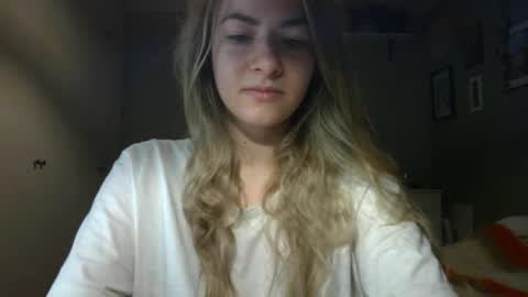 Snapshot of rosie_june chatting on 02.04.26 Rosie online show from 02.04.26