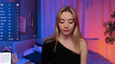 Snapshot of rosie_mac chatting on 06.21.26 Rosie online show from 06.21.26