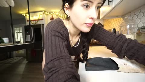 Snapshot of rosiebones chatting on 12.13.24 Rosie Bones online show from 12.13.24