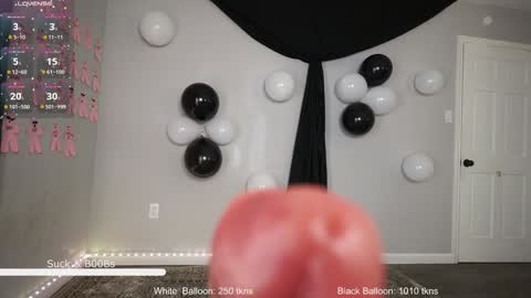 Snapshot of rosiebones chatting on 01.03.25 Rosie Bones online show from 01.03.25