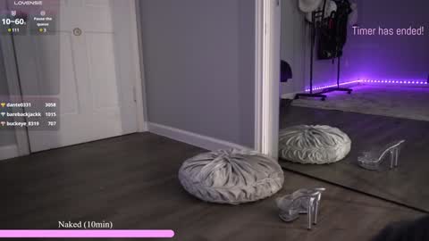 Snapshot of rosiebones chatting on 01.21.25 Rosie Bones online show from 01.21.25