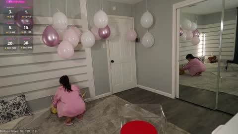 Snapshot of rosiebones chatting on 09.13.25 Rosie Bones online show from 09.13.25