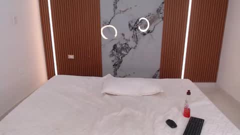 Rossi Hill online show from 11.15.25