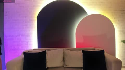 Rossie Rhoades online show from 01.11.25