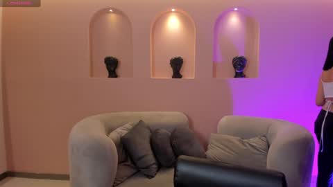 Rossie Rhoades online show from 02.03.25