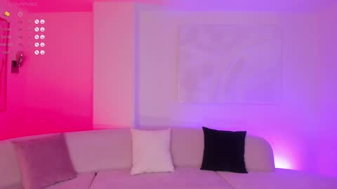 Rossie Rhoades online show from 02.08.25