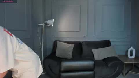 Rossie Rhoades online show from 02.14.25