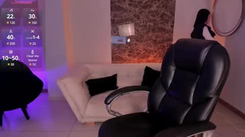 Rossie Rhoades online show from 03.03.25