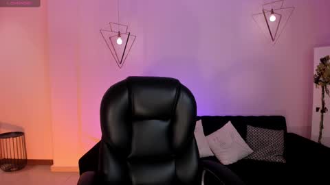 Rossie Rhoades online show from 03.12.25