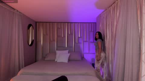 Rossie Rhoades online show from 10.12.25