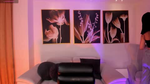 Rossie Rhoades online show from 10.25.25