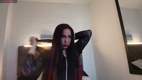 Snapshot of rossy_marks chatting on 06.19.26 rossy_marks online show from 06.19.26