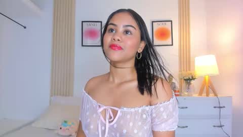 Snapshot of rossy_x chatting on 10.14.25 rossy_x online show from 10.14.25