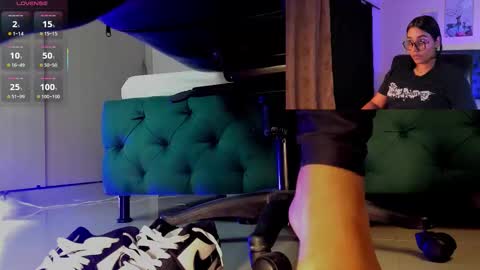 rosyejones online show from 11.21.25