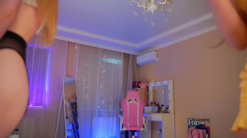 Snapshot of rosyemily chatting on 10.20.25 Hi Im Maria Check my Bio online show from 10.20.25