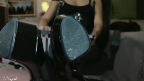 Snapshot of rougedoe chatting on 07.24.26 Mistress Lana online show from 07.24.26