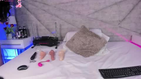 Snapshot of rouse_sweet_ chatting on 05.17.26 ROUSE online show from 05.17.26