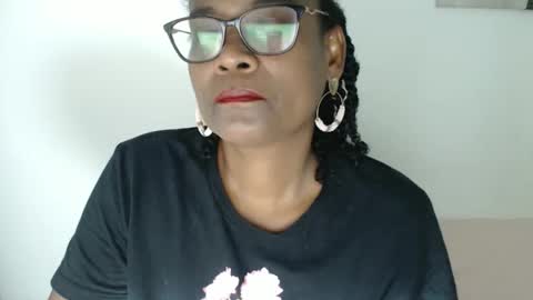 Snapshot of roushlove chatting on 04.23.26 luxa online show from 04.23.26