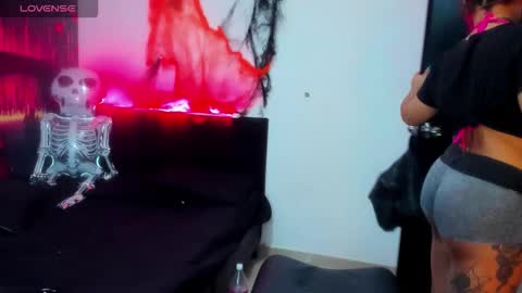 rousisabellas7 online show from 10.15.25