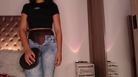 Rouss marie henao  online show from 11.02.25