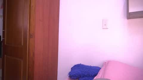 Snapshot of rousse_coup chatting on 09.09.25 Rosse and Miller online show from 09.09.25