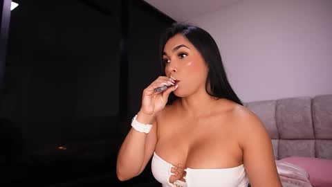 Snapshot of rousse_coup chatting on 11.08.25 Rosse and Miller online show from 11.08.25