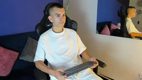 Rowan online show from 11.11.25