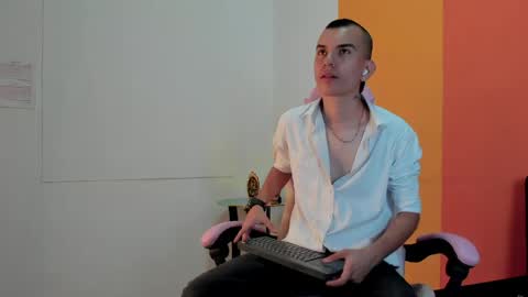 Snapshot of rowancley chatting on 04.19.26 Rowan online show from 04.19.26