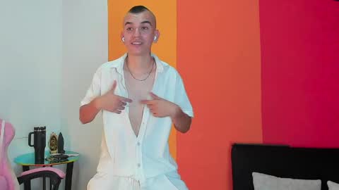 Snapshot of rowancley chatting on 05.13.26 Rowan online show from 05.13.26