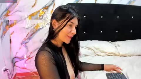 Snapshot of roxanaborns chatting on 07.16.26 roxanaborns online show from 07.16.26